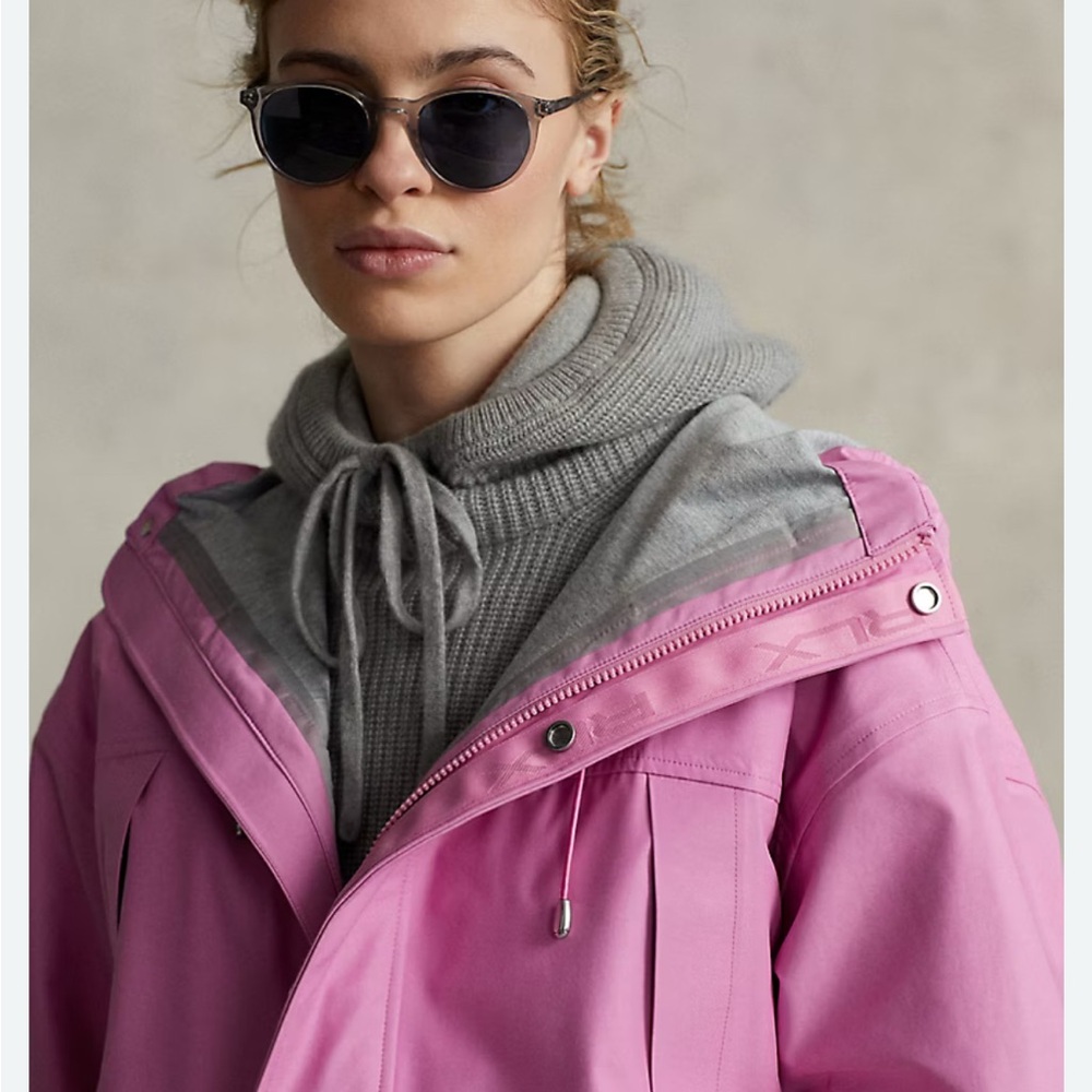 Water-Resistant Hooded Windbreaker
RLX
£349.00
